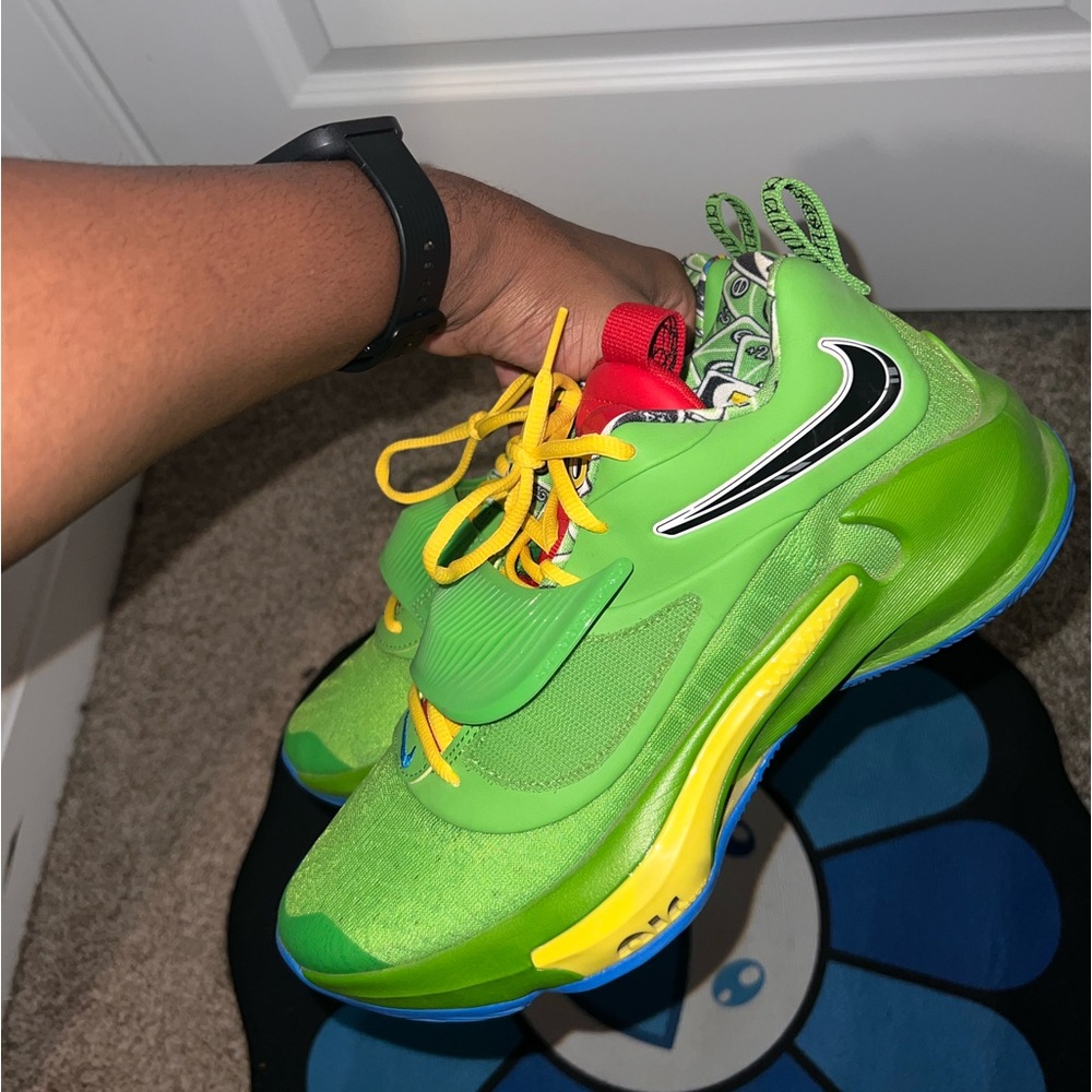 Giannis Freak 3’s (size 9 )